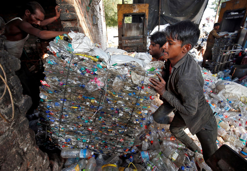 インド、使い捨てプラスチック対策を強化へ　ガンジー誕生日から