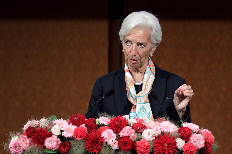 © Reuters. Christine Lagarde, managing director of the International Monetary Fund (IMF), speaks at the Group of 20 (G-20) high-level seminar on financial innovation "Our Future in the Digital Age" in Fukuoka