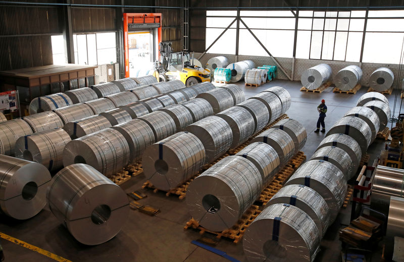 © Reuters. FILE PHOTO: A staff checks finished aluminum coils at the facility of Novelis in Sierre, Switzerland