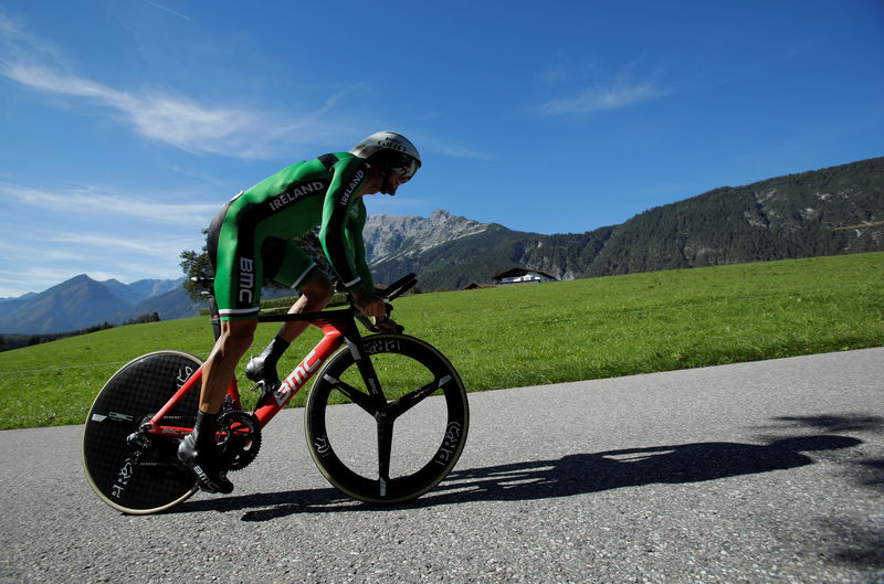 Roche and Uran amongst four Vuelta withdrawals after mass crash