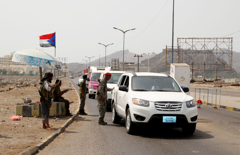 © Reuters. انفصاليو اليمن يعززون مواقعهم في عدن وقد يصعدون قتال القوات الحكومية