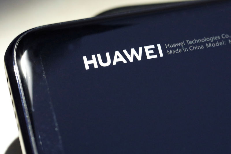 © Reuters. FILE PHOTO: A Huawei device is pictured in the Manhattan borough of New York