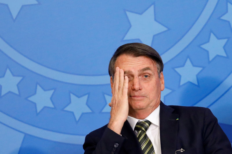 © Reuters. Foto de archivo: El presidente de Brasil, Jair Bolsonaro, reacciona durante una ceremonia en el Palacio de Planalto en Brasilia.