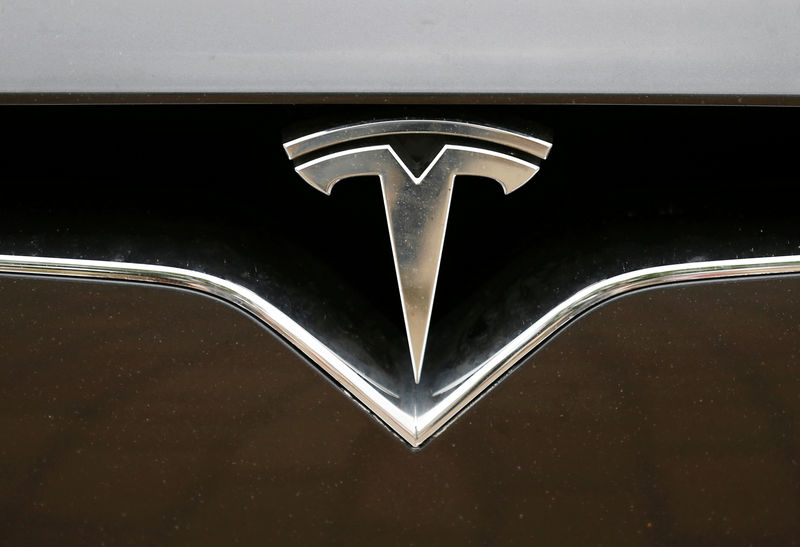 © Reuters. FILE PHOTO: The Tesla logo is pictured on a car during the electric car E-Rallye Baltica 2019