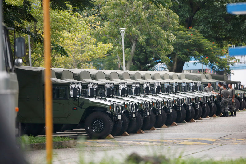 © Reuters. Troops are seen by a row of over a dozen army jeeps at the Shek Kong military base of People's Liberation Army (PLA)