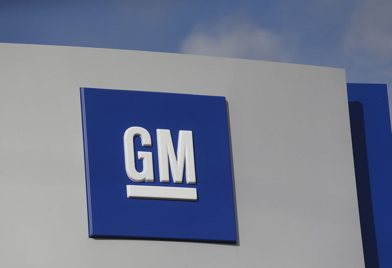© Reuters. The GM logo is seen at the General Motors Warren Transmission Operations Plant in Warren, Michigan