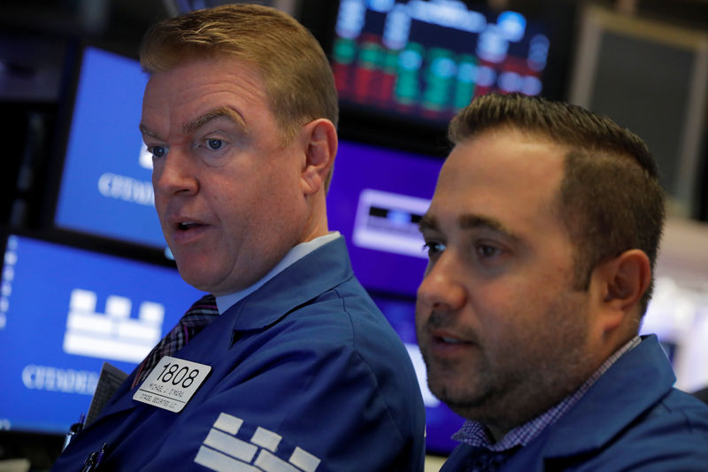 © Reuters. Traders work on the trading floor at the New York Stock Exchange (NYSE) at the opening of the market in New York City