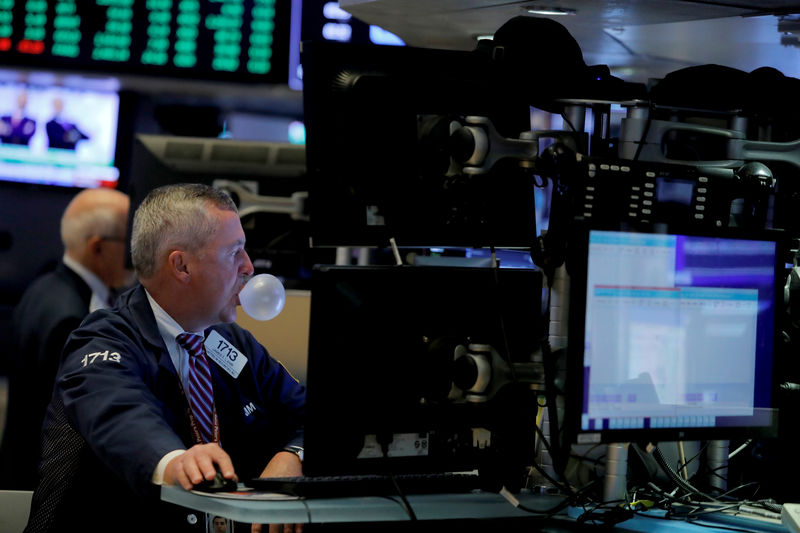 © Reuters. 米国株は小幅続伸、連休や対中関税発動控え神経質な展開