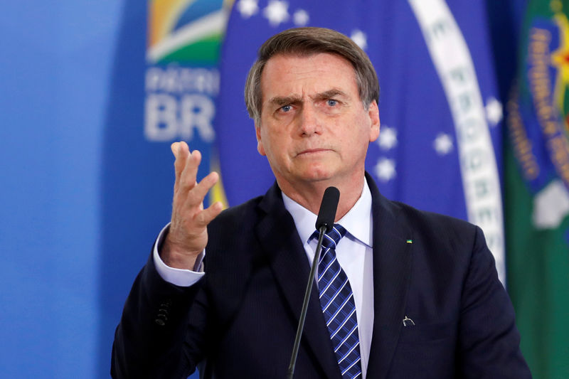 Bolsonaro conversa com Merkel e reafirma soberania do Brasil na Amazônia