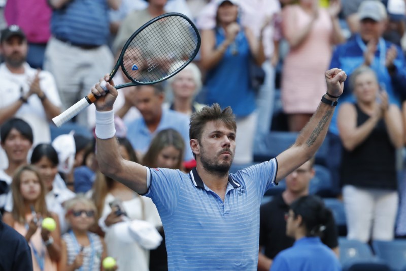 Wawrinka into last 16 after hard-fought win over Lorenzi