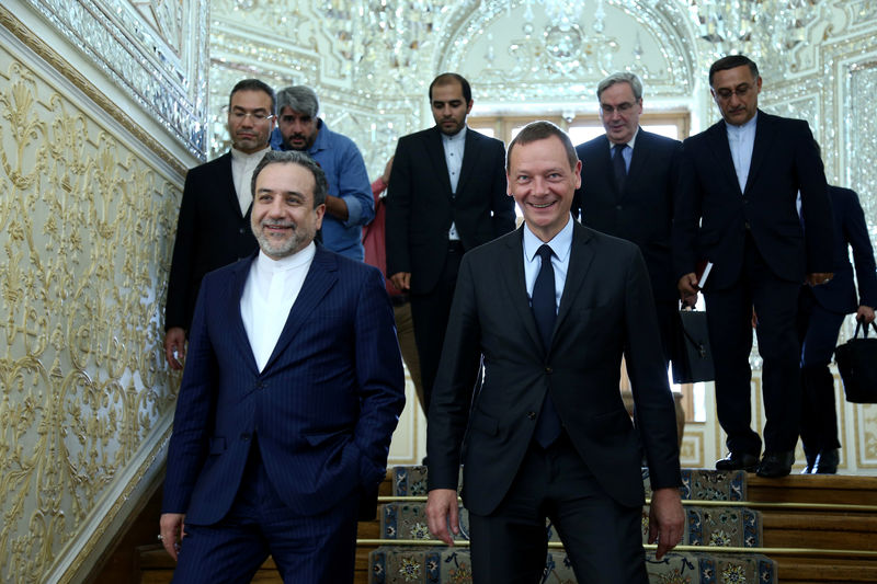 © Reuters. FILE PHOTO: Iran's deputy foreign minister, Abbas Araqchi, with visiting senior French diplomat Emmanuel Bonne in Tehran