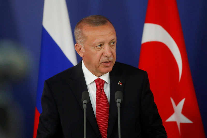 © Reuters. أردوغان: سننفذ خطتنا في شمال شرق سوريا إن لم نسيطر على المنطقة الآمنة