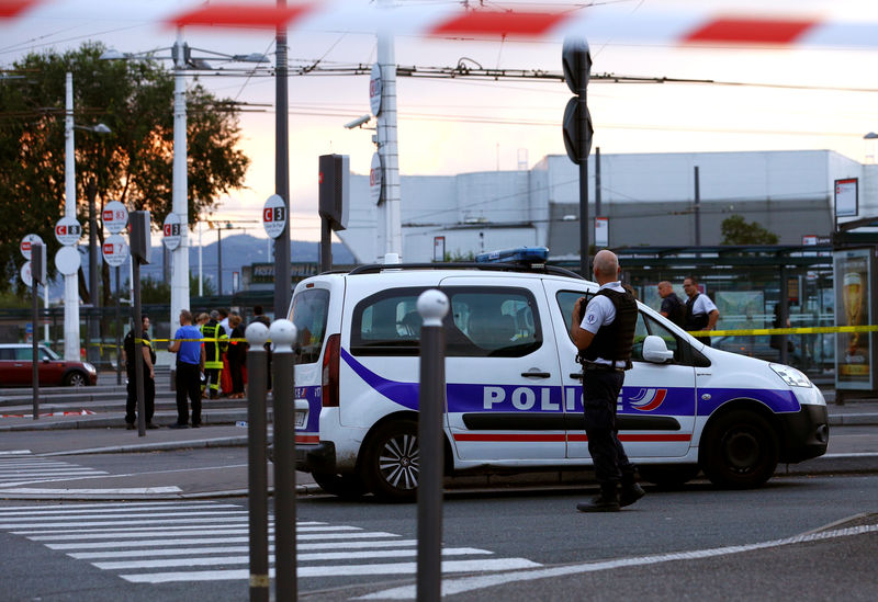 © Reuters. مقتل شخص وإصابة تسعة بعد هجوم يشتبه بأنه بسكين في فرنسا