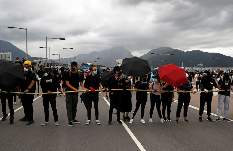 Hong Kong: Les manifestants perturbent les accès à l'aéroport