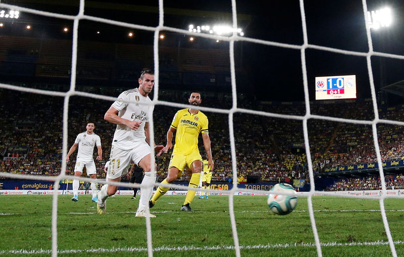 © Reuters. بيل يحرز هدفين ثم يُطرد في تعادل ريال مدريد مع مستضيفه فياريال