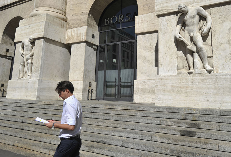 Borsa Milano parte in rialzo con banche, vola Mps