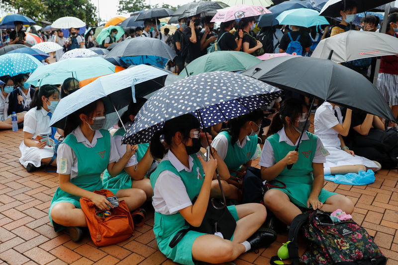 Hong Kong students gather in their thousands calling for democracy