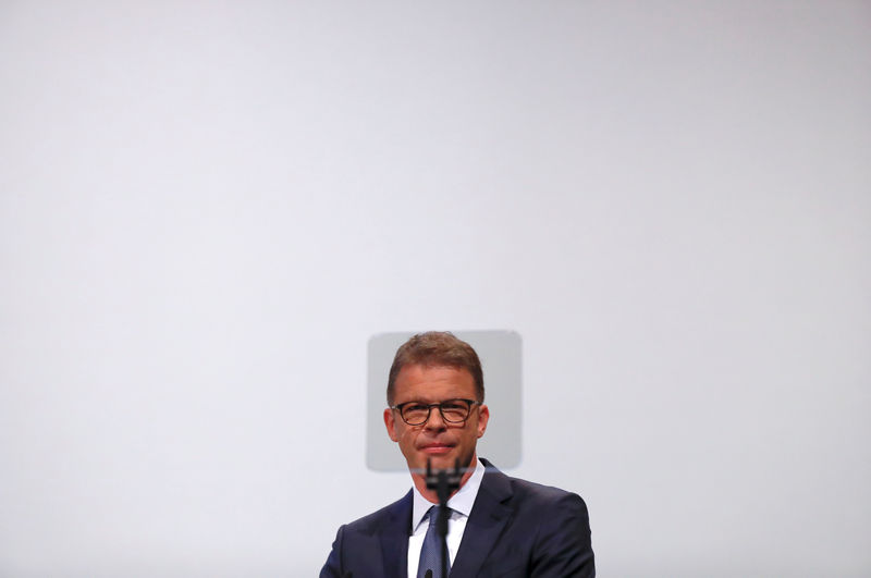 © Reuters. FILE PHOTO: CEO Sewing attends the annual shareholder meeting of Deutsche Bank in Frankfurt