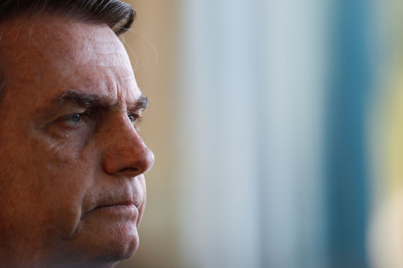 Desaprobación a gobierno de Bolsonaro escala en Brasil tras crisis en Amazonía: sondeo