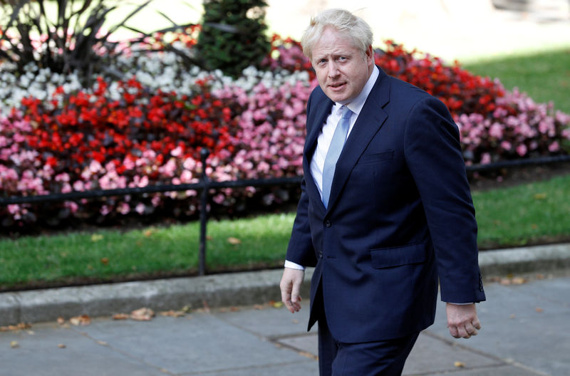 © Reuters. Britain's new Prime Minister, Boris Johnson, arrives to deliver a speech outside Downing Street, in London