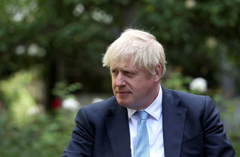 © Reuters. تكهنات متزايدة في بريطانيا بدعوة جونسون إلى انتخابات
