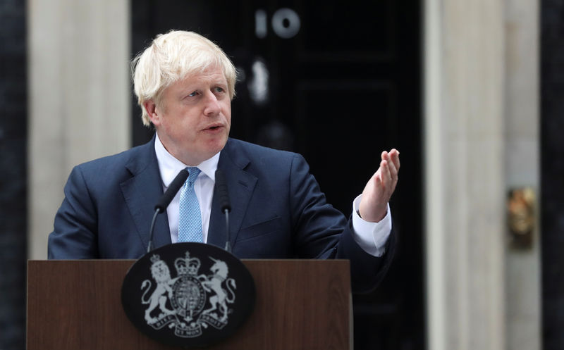 © Reuters. Britain's Prime Minister Boris Johnson addresses the media outside Downing Street in London