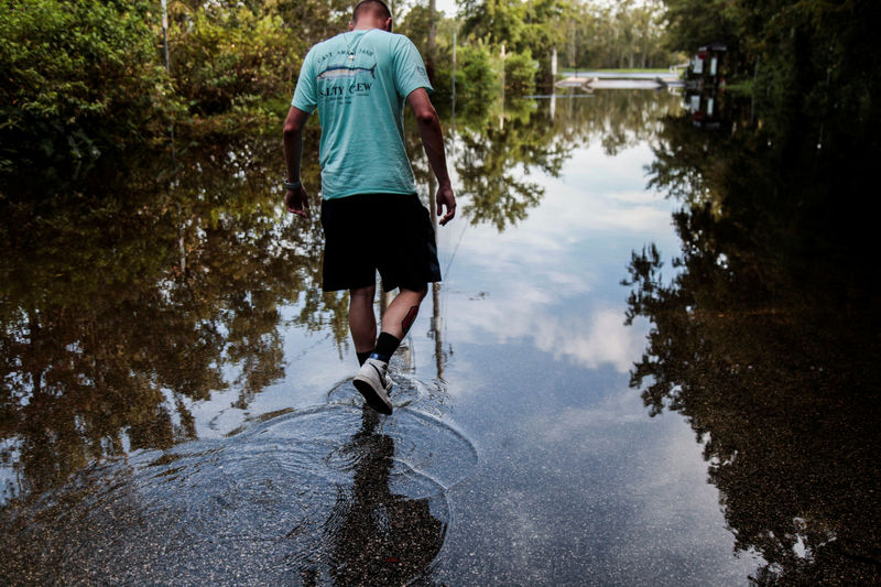 © Reuters. الإعصار دوريان يقتل 5 في جزر الباهاما ويهدد الساحل الأمريكي