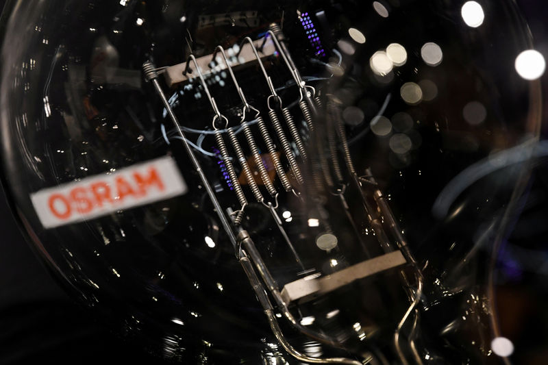 © Reuters. FILE PHOTO: German lighting manufacturer Osram