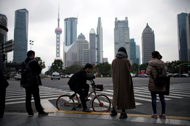 China service sector activity rises to three-month high-Caixin PMI