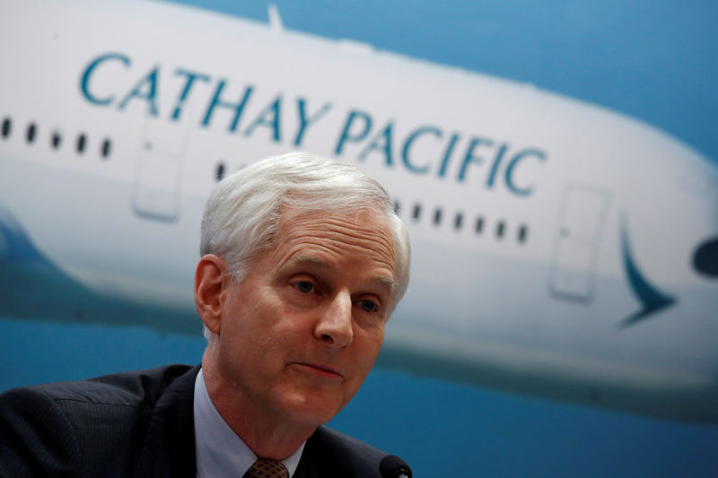 © Reuters. FILE PHOTO: Cathay Pacific Group Chairman John Slosar attends a news conference in Hong Kong