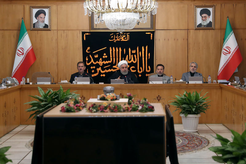 © Reuters. Iranian President Hassan Rouhani speaks during the cabinet meeting in Tehran