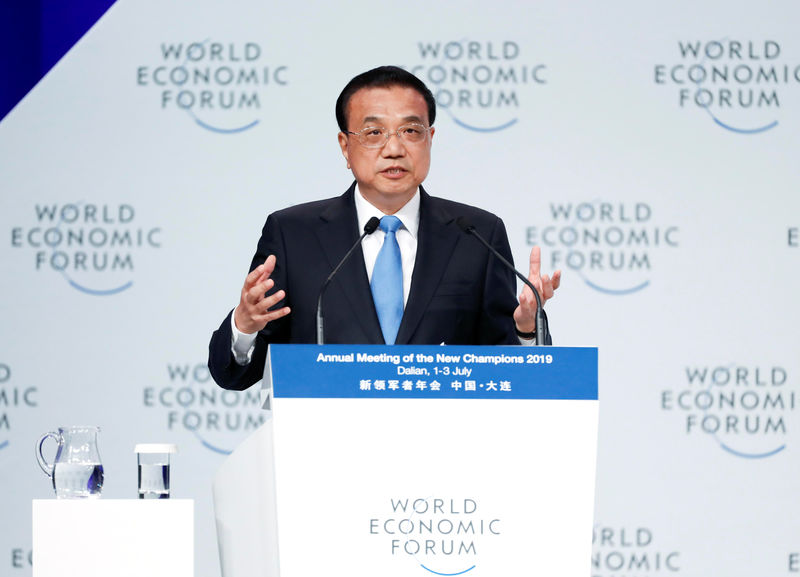 © Reuters. Chinese Premier Li Keqiang speaks at the opening ceremony of WEF's Annual Meeting of New Champions 2019, or Summer Davos Forum, in Dalian