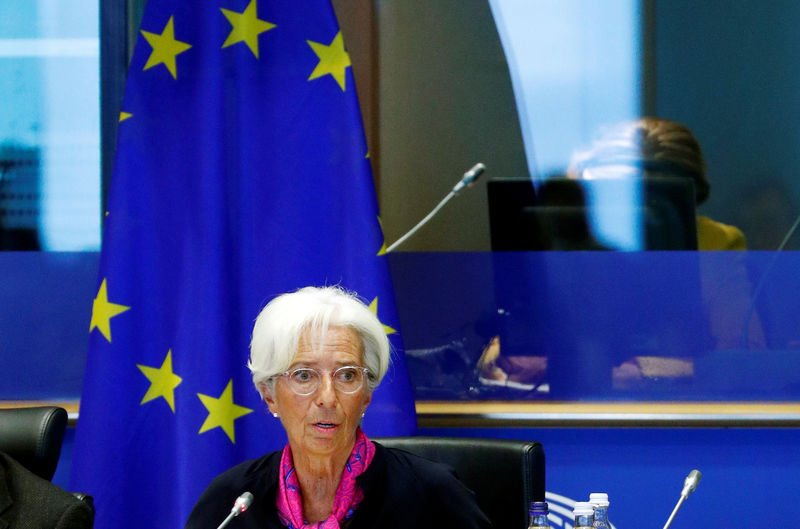 Lagarde open to combining euro zone bonds in a common asset