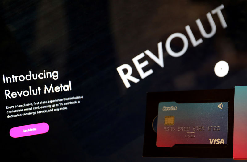 © Reuters. Una imagen ilustrativa muestra una tarjeta bancaria Revolut