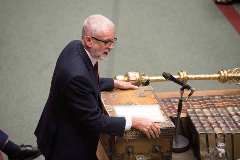 © Reuters. Britain's opposition Labour Party leader Jeremy Corbyn speaks during Prime Minister's Questions session in the House of Commons in London