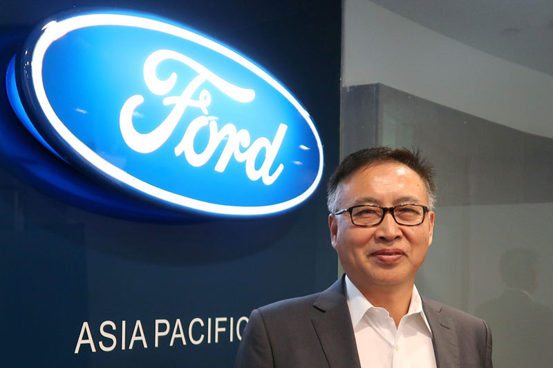 © Reuters. FILE PHOTO: Ford China Chief Executive Officer Anning Chen poses for a picture at Ford's office in Shanghai