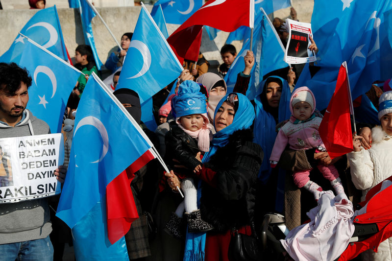 China invadiu empresas de telecomunicações asiáticas para espionar viajantes uigures, dizem fontes