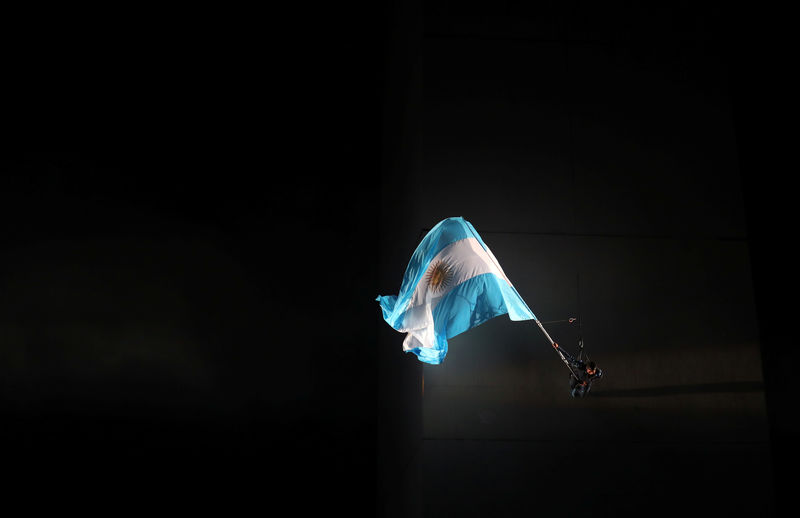 Risco-país da Argentina cai pelo 2º dia; peso se estabiliza