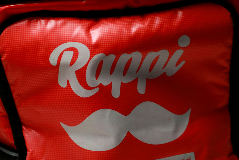 © Reuters. The logo of Colombian on-demand delivery company Rappi is seen on delivery a bag in Mexico City