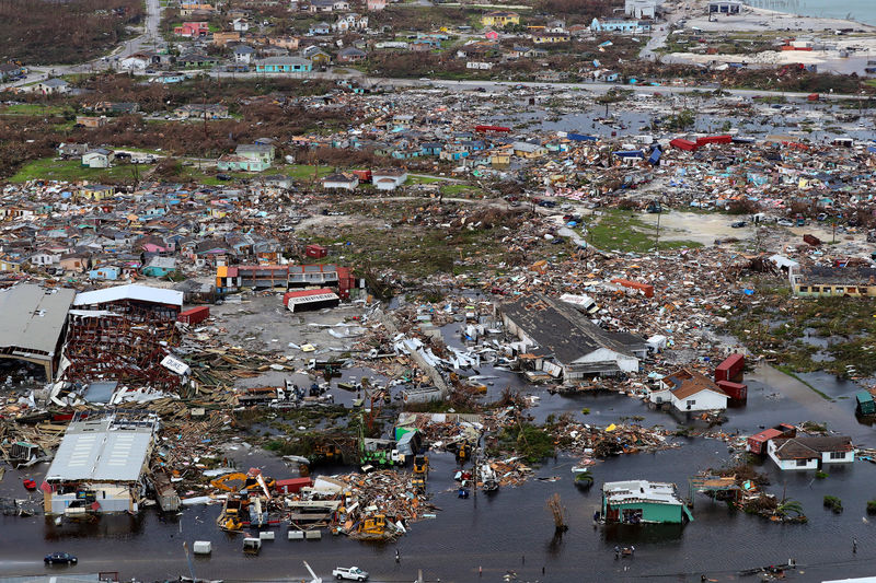 © Reuters. بدء جهود الإغاثة الدولية للباهاما بعد الدمار الذي خلفه الإعصار دوريان