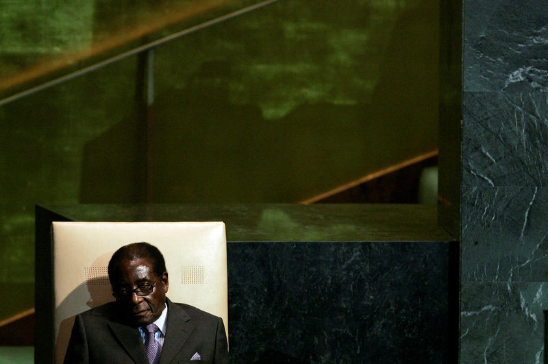 © Reuters. FOTO DE ARCHIVO:  El entonces presidente de la República de Zimbabue, Robert Mugabe, se dirige a la 63ª Asamblea General de las Naciones Unidas en la sede de la ONU en Nueva York