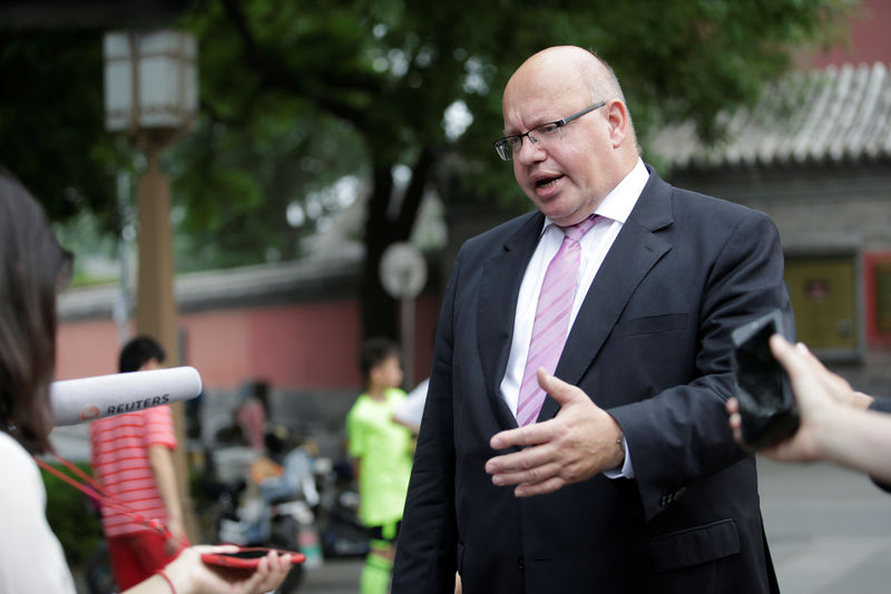 © Reuters. FILE PHOTO - Germany's Economy Minister Peter Altmaier speaks to the media in Beijing