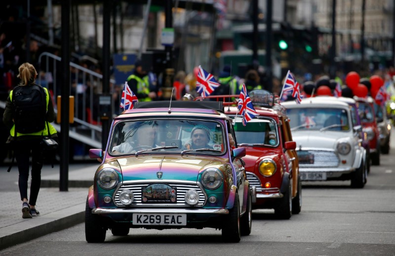 © Reuters. FILE PHOTO: New Year's Day parade in London