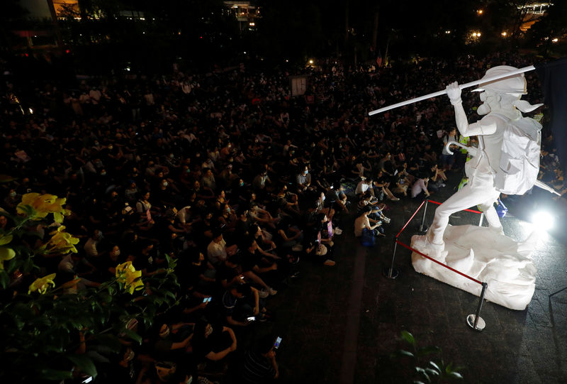 Líder de Hong Kong diz que retirada de lei é primeiro passo, mas protestos continuam