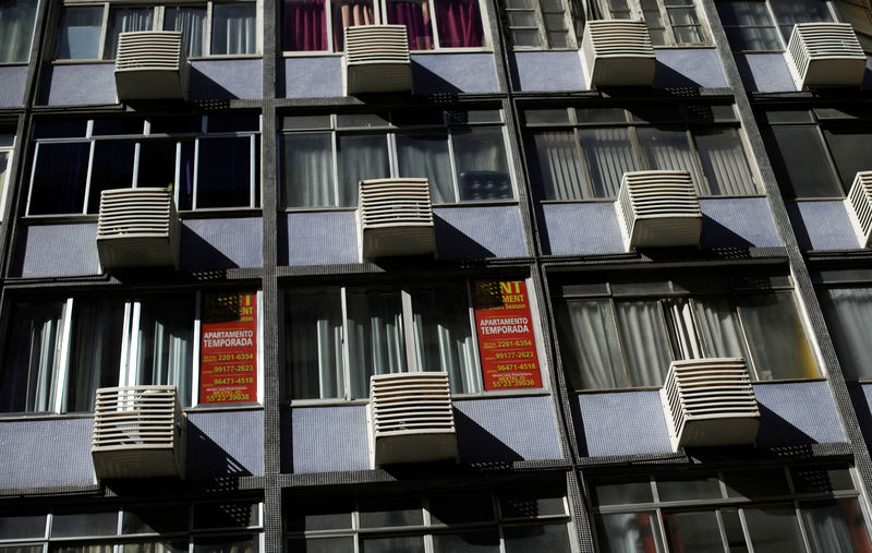 © Reuters. Apartamentos para alguar em prédio de Copacabana, no Rio de Janeiro