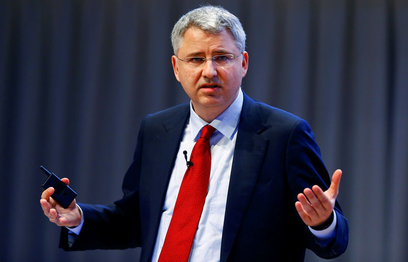 © Reuters. CEO Schwan of Swiss drugmaker Roche addresses annual news conference in Basel