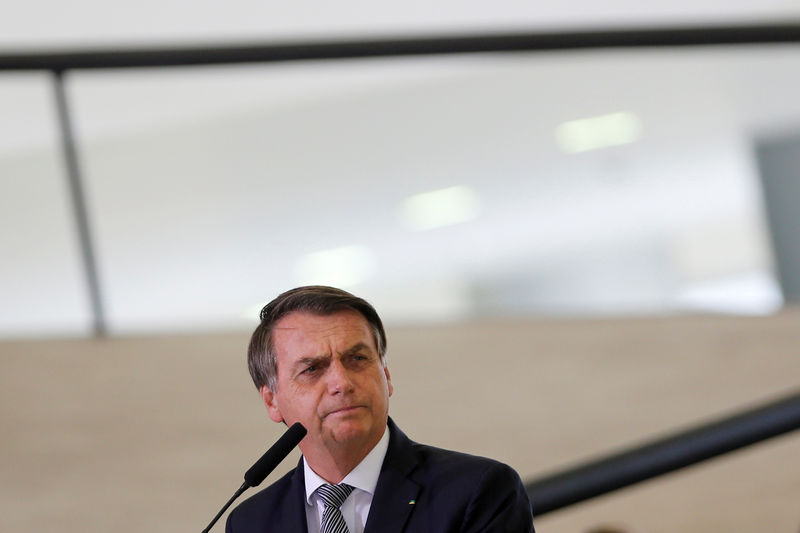 Bolsonaro diz que Brasil é um país rico e só faltava governo que desse o exemplo