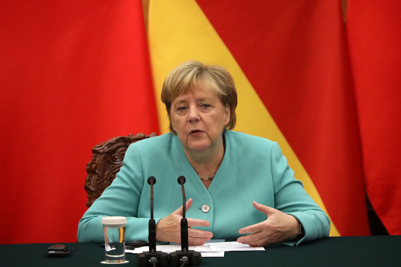 Merkel espera que los problemas comerciales entre China y EEUU se resuelvan pronto