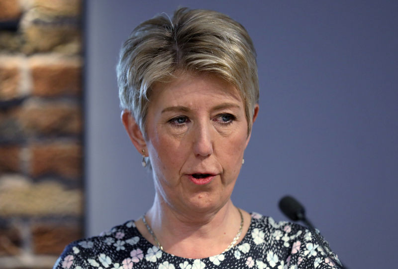 © Reuters. Britain's Labour Party MP Angela Smith makes an announcement she is leaving the party, in London