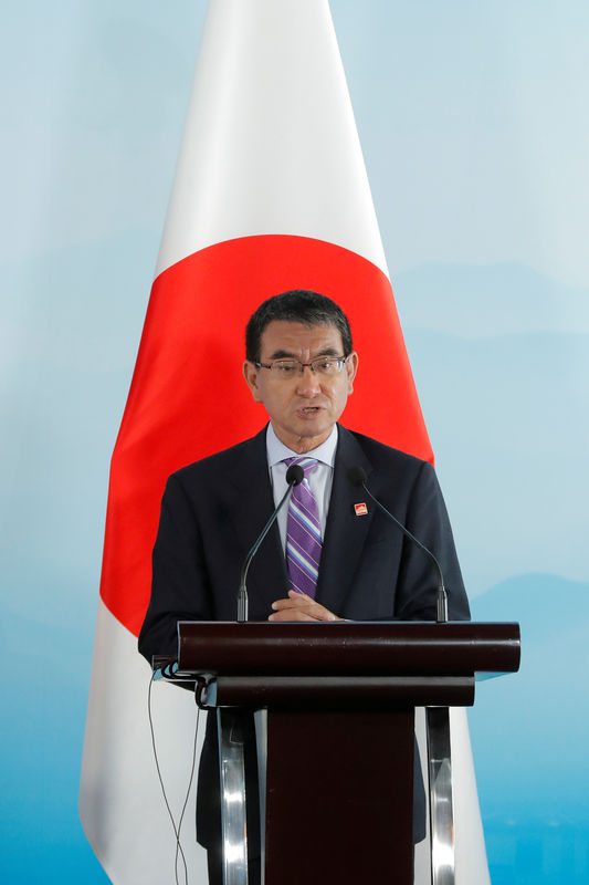 صحيفة: وزير الخارجية الياباني قد يتولى وزارة الدفاع في تعديل وزاري